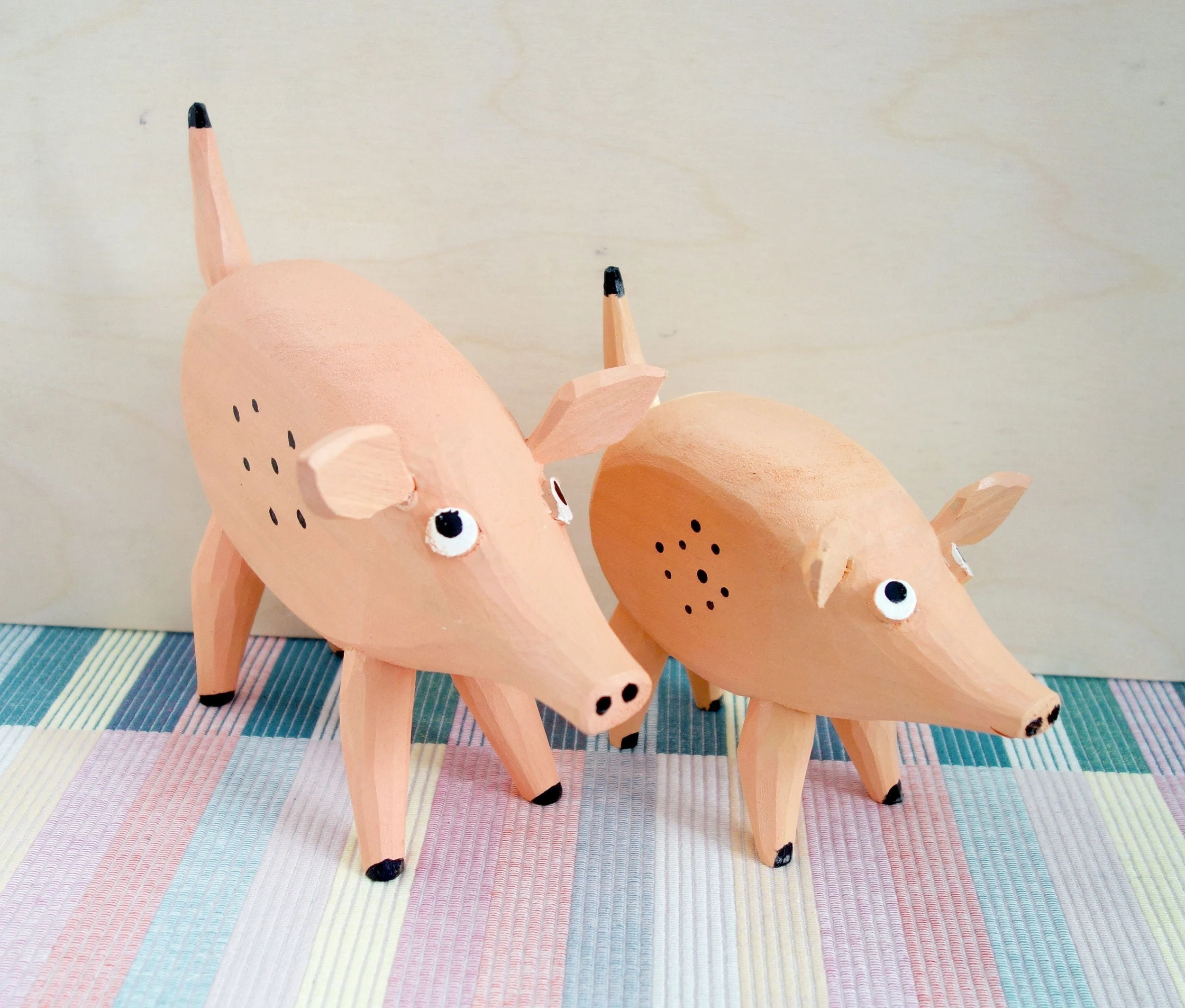 Glückschwein Schweinchen Holz Deko Figur Glücksbringer Geschenk geschnitzt klein - obrazek 3